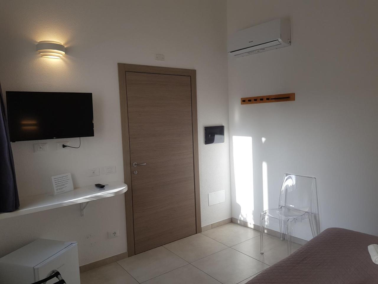 B. Sinis Bed & Breakfast Càbras Екстериор снимка