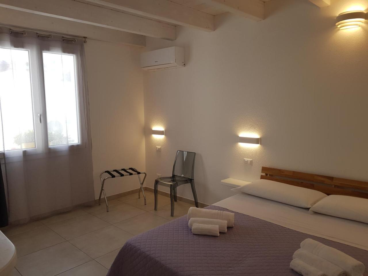 B. Sinis Bed & Breakfast Càbras Екстериор снимка