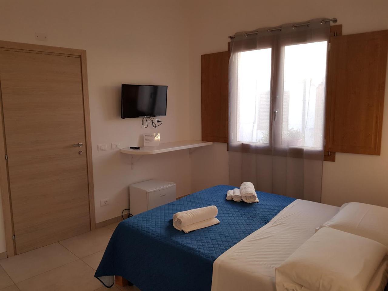 B. Sinis Bed & Breakfast Càbras Екстериор снимка