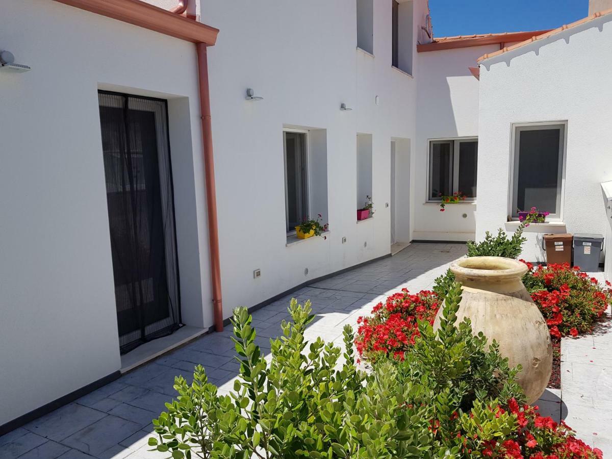 B. Sinis Bed & Breakfast Càbras Екстериор снимка